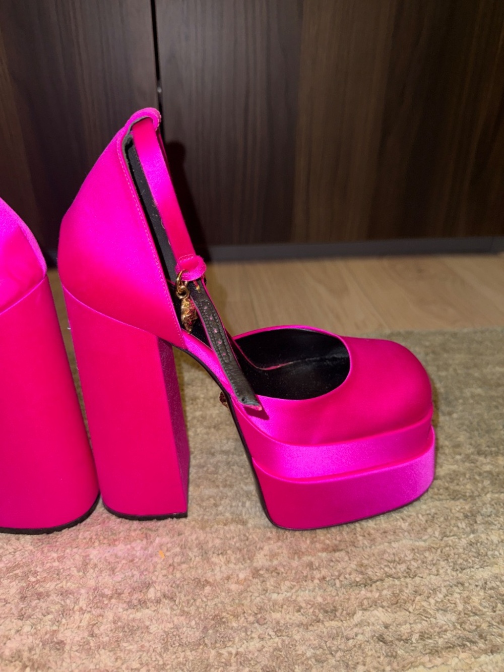 Versace Medusa Platform Pump (Fuchsia Satin) Size 37 - Picture 10 of 13